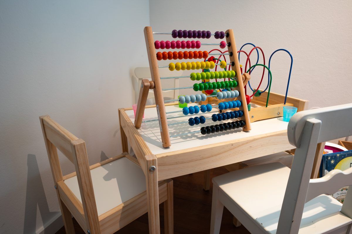 Behandlungszimmer der Kinderarztpraxis (1)